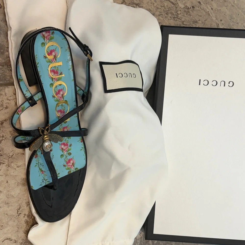 Gucci Black Patent Leather Sandals with Blue Floral Insole and Bee Detail - Picture 4 of 8